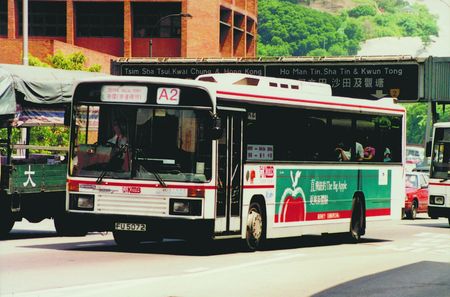 90年代中期一部駛經紅隧口的領先型巴士